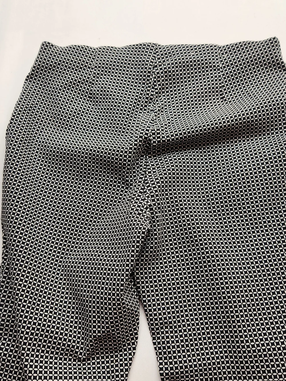 ⭐️Michael Kors Black White Geometric Slim leg Ankle Pants Medium Stretch Office